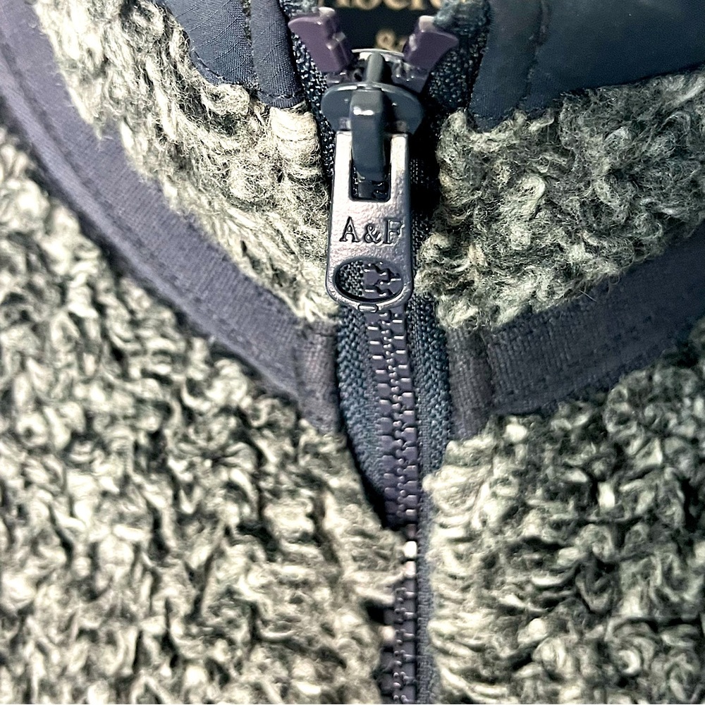 Abercrombie & Fitch Women’s Nubby Sherpa Jacket Full Zip  L Gray With Black Trim - Picture 3 of 10